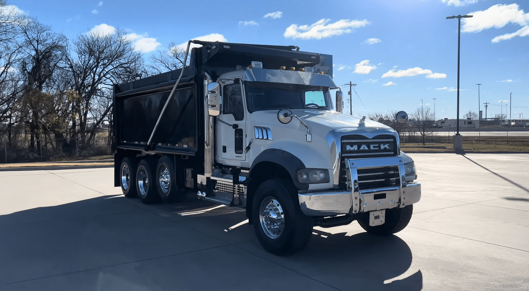../assets/images/gallary/sale/mack-granite-2020/MackGR64B-2020-3.png