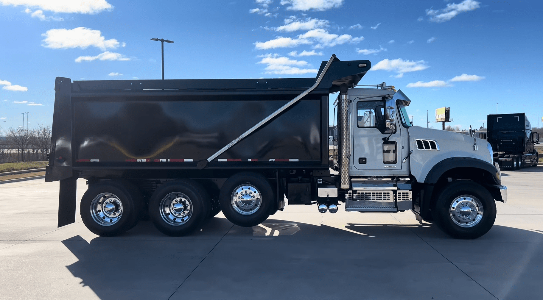 ../assets/images/gallary/sale/mack-granite-2020/MackGR64B-2020-4.png