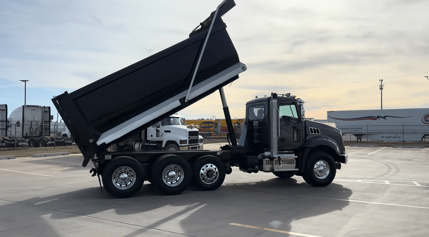 ../assets/images/gallary/sale/mack-granite-2021/MackGR64B-2021-3.png