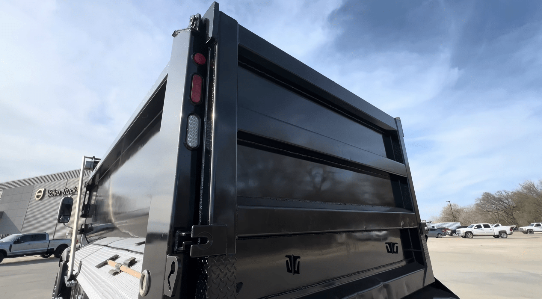 ../assets/images/gallary/sale/mack-granite-2021/MackGR64B-2021-5.png