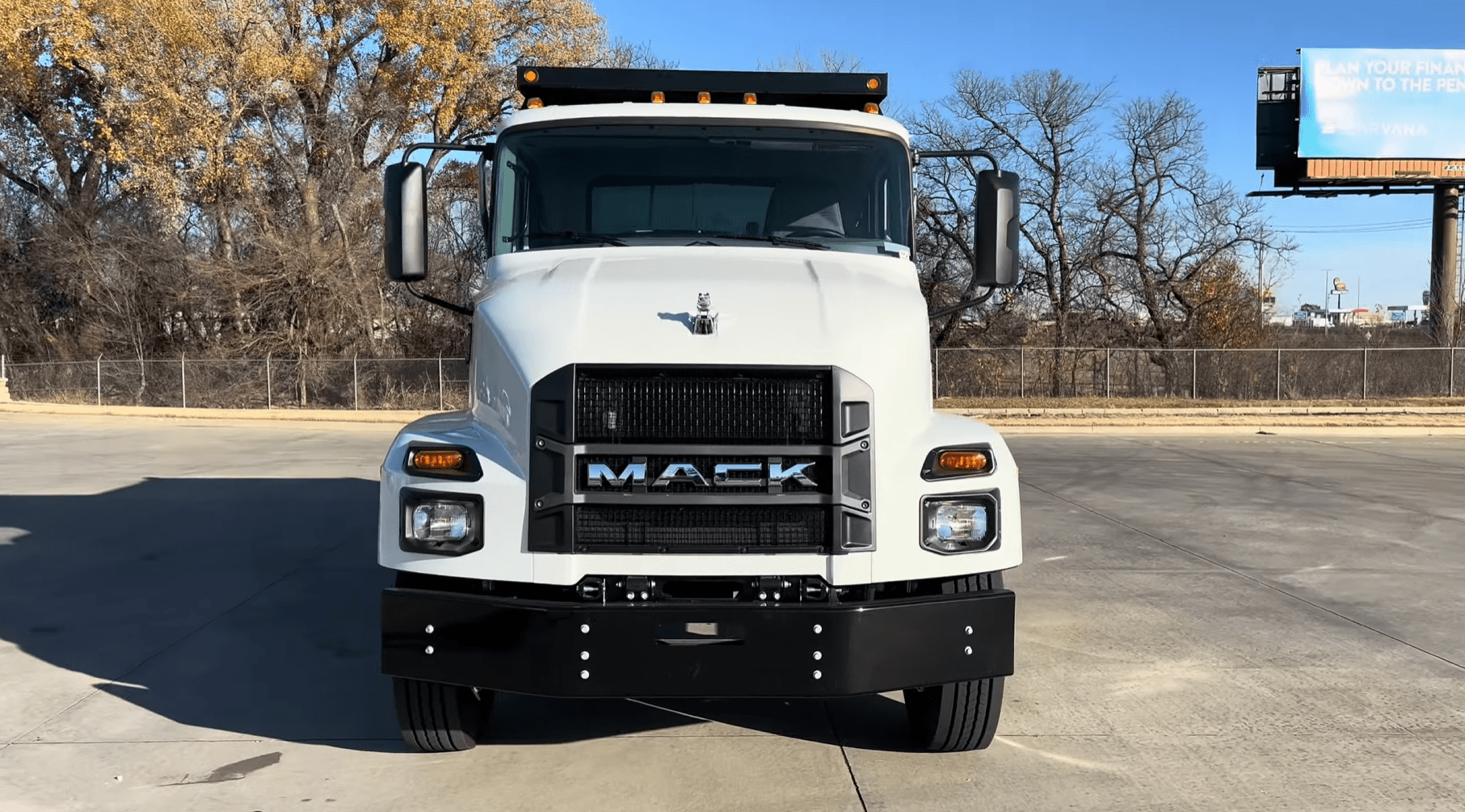 ../assets/images/gallary/sale/mack-md64-2024/MackMD64-1.png